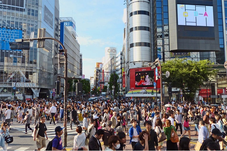 Shibuya Crossing, one of the many free things to see in Japan. How to travel Japan on a budget.