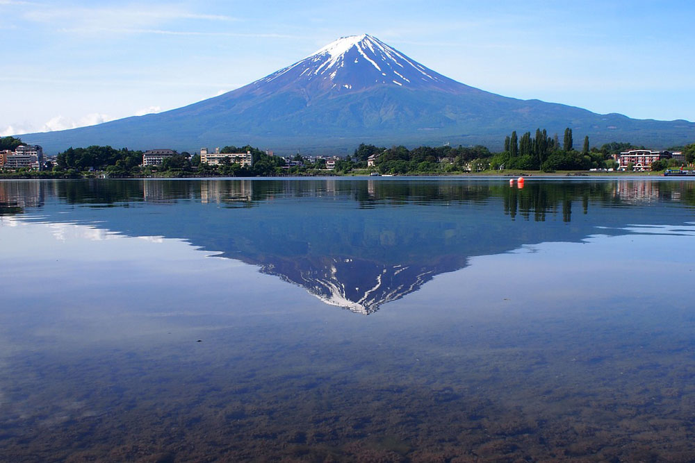 Lake Kawaguchiko stunning reflection of Mt.Fuji